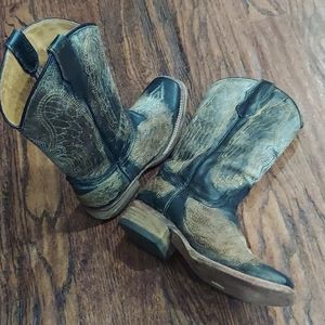 FINALPRICE🔥 CORRAL  boots for  ages 13 older (2-T)